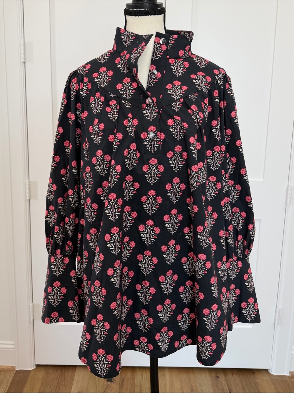 Tuckernuck Black Dahlia Floral Blouse Black XXL